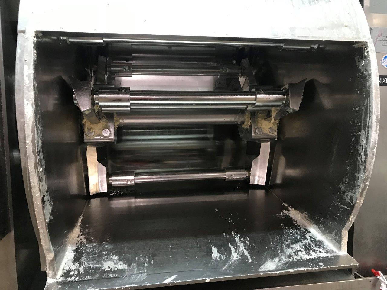 MX14375_004